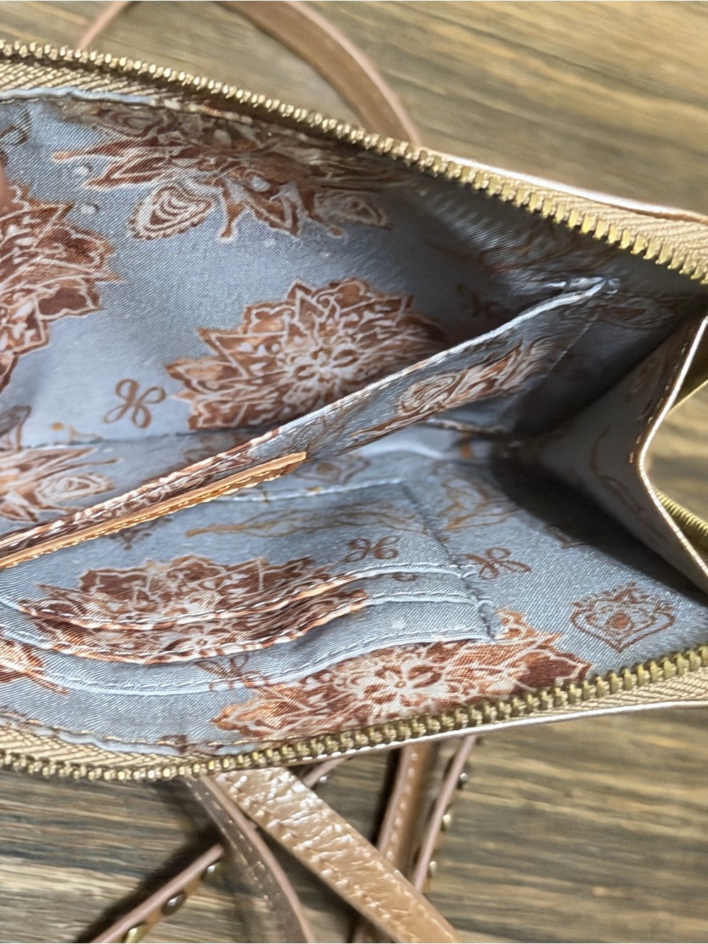 HOBO Leather Crossbody Wristlet Pouch Taupe/Gold Blush Studded Minimalist Bag - Picture 8 of 12